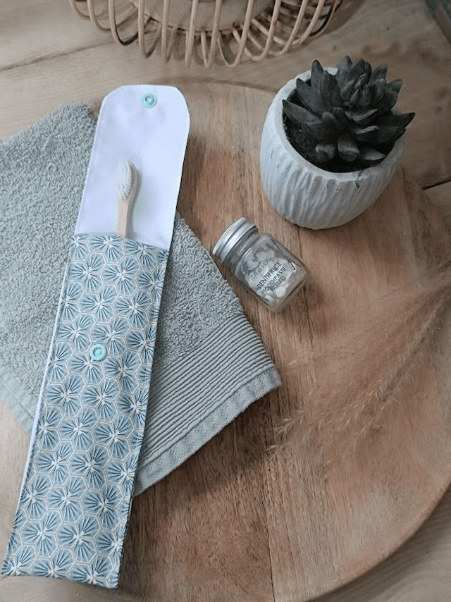Pochette imperméable pour brosse à dents