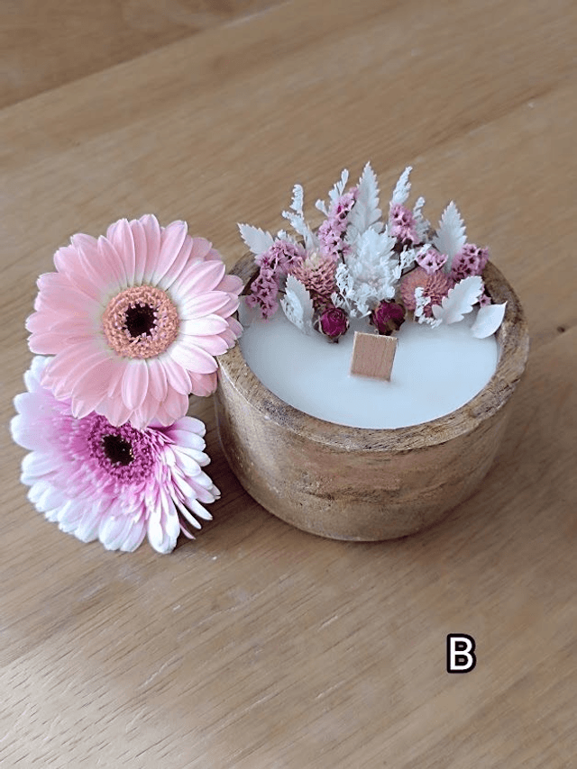 Bougie en bois, cire de soja et fleurs séchées