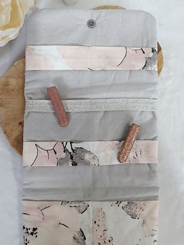 Pochette à barrettes