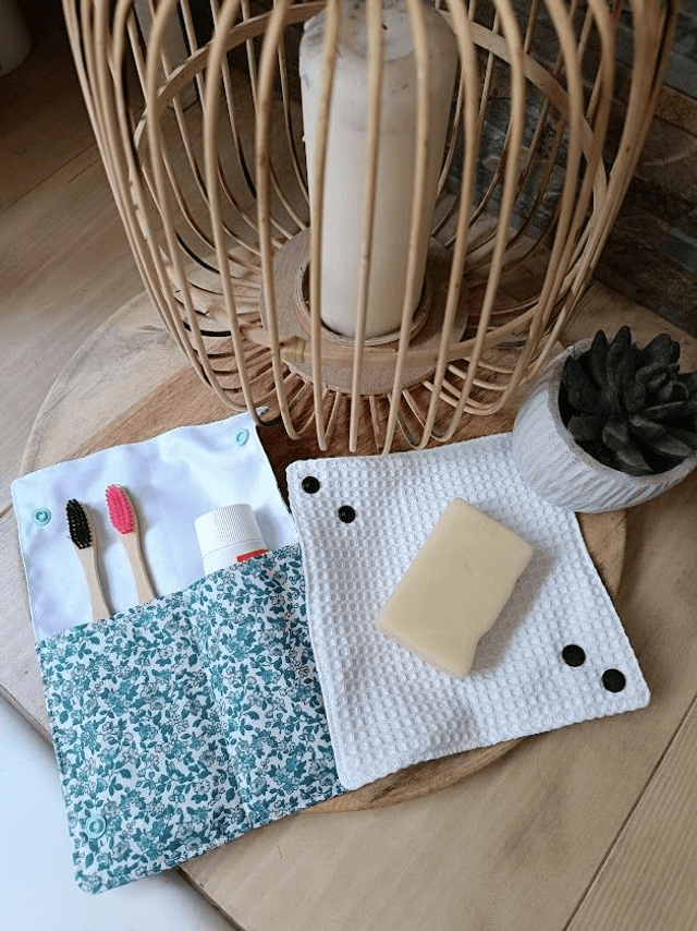 Pochette à savon, étui à brosse à dents
