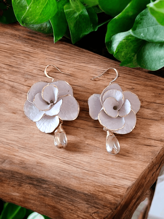 Boucles d&#039;oreilles fleur en argile polymère